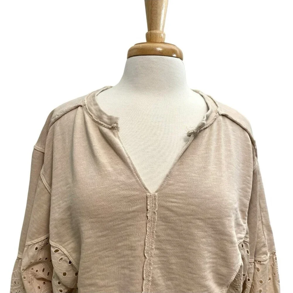 ANTHROPOLOGIE Cropped Batwing Eyelet Sweatshirt Top Boho Beige size XXS Petite